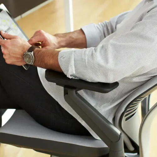 بیماری خطرناک در اثر استفاده از صندلی اداری غیر استاندارد